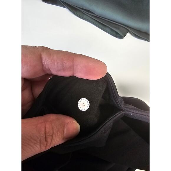 Lululemon Fresh In Mesh Tight Size 4 Black Active - Picture 9 of 9